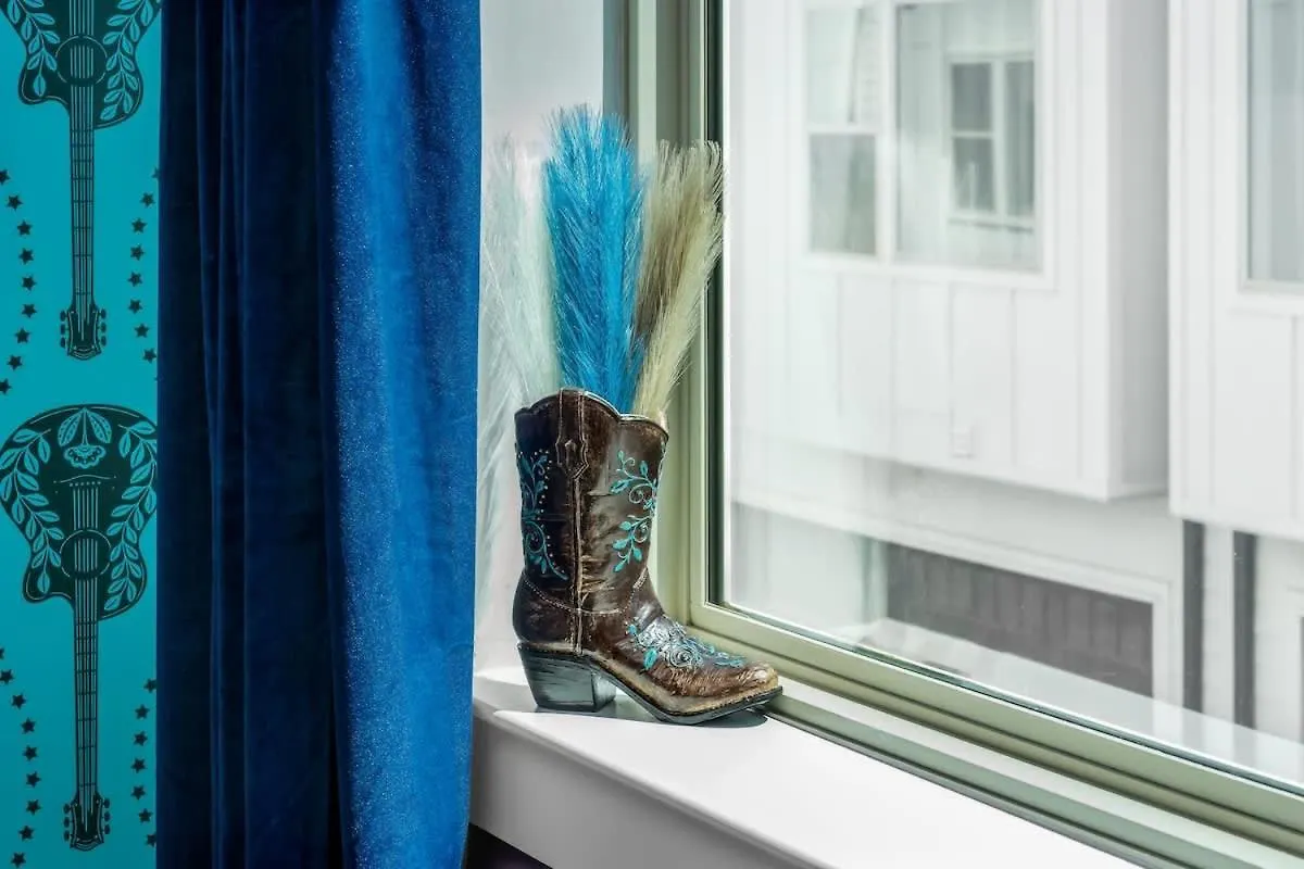 Hébergement de vacances Disco Cowgirl Broadway 2Miles - 8 Q Beds - Rooftop - Omg Nashville
