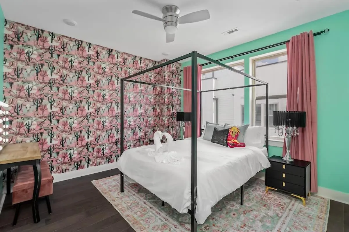 Hébergement de vacances Disco Cowgirl Broadway 2Miles - 8 Q Beds - Rooftop - Omg Nashville